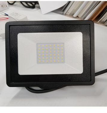 Đèn pha LED Philips chiếu rọi ngoài trời hiện đại BVP150 LED 10W SWB trắng, vàng, trung tính