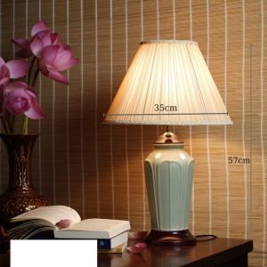 den-de-ban-decor-phong-khach-kieu-dang-co-dien-gom-su-led-e27-chup-vai-cao-cap-tl-db024